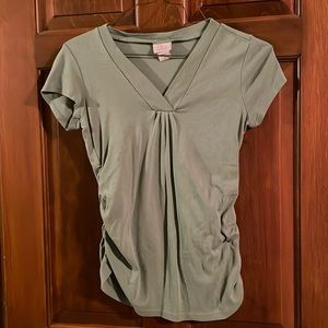 Oh Baby by Motherhood size Medium v-neck ruched sides rounded hem green top